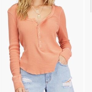 BILLABONG MY HENLEY ORANGE SCOOP HENLEY BUTTON NECKLINE THERMAL SHIRT SZ XS
